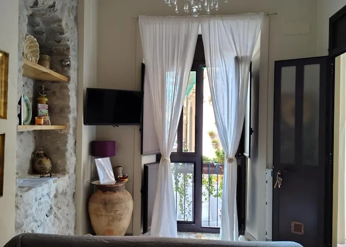 Lyssa Centro Citta * Taormina